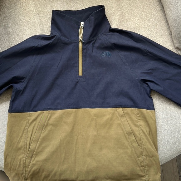 The northface small windbreaker - Picture 1 of 4